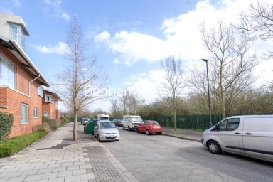 Erebus Drive, London - SE28 view 6