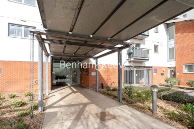 Erebus Drive, London - SE28 view 12