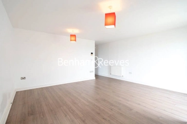 Erebus Drive, London - SE28 view 13