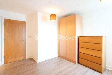 Erebus Drive, London - SE28 view 15