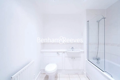 Erebus Drive, London - SE28 view 16