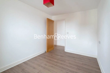 Erebus Drive, London - SE28 view 18