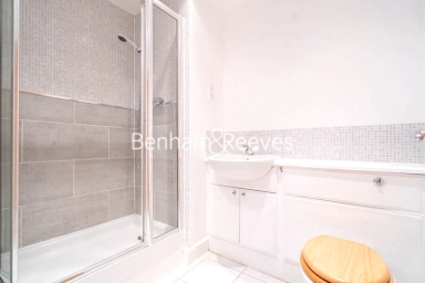 Erebus Drive, London - SE28 view 23