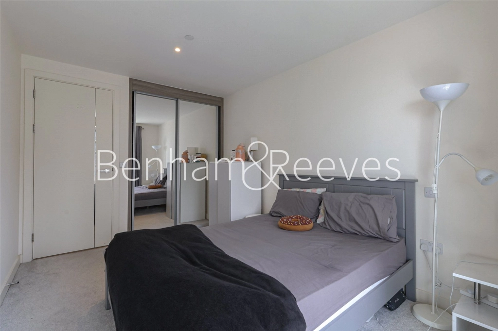 1 bedroom apartments/flats for sale in Duke of Wellington Avenue, London - SE18 view 3