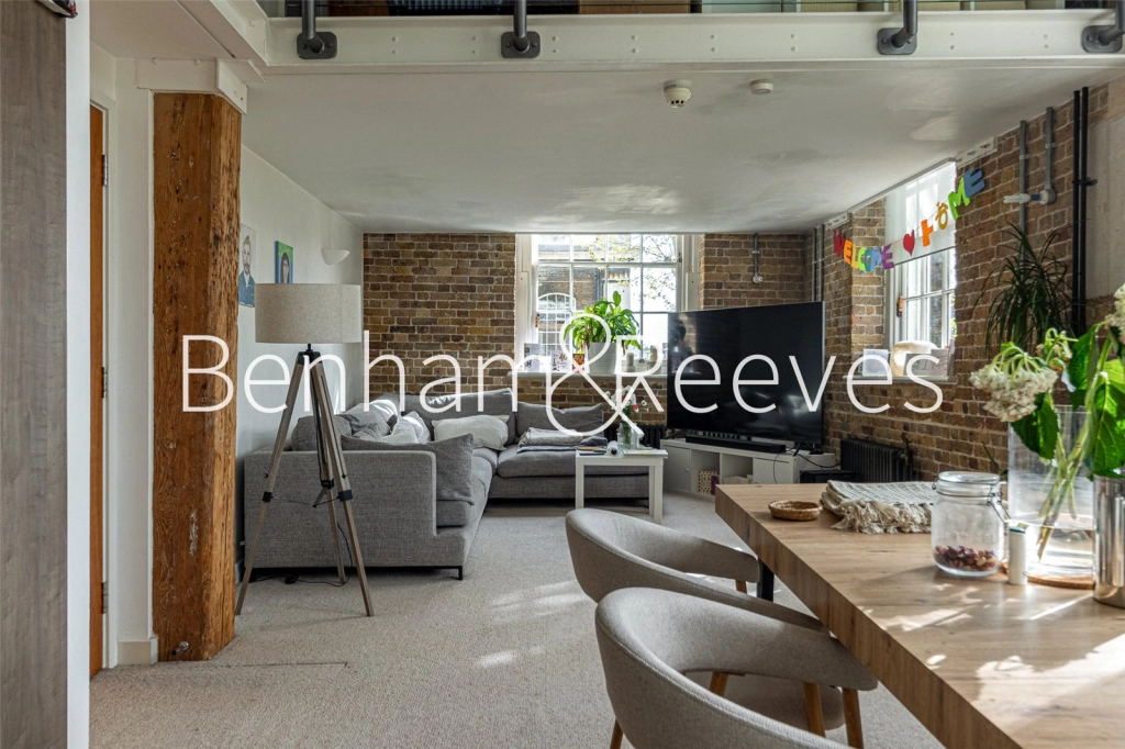 2 bedrooms apartments/flats for sale in Marlborough Road, London - SE18 view 3