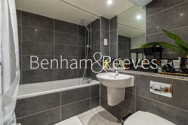 Marlborough Road, London - SE18 view 14