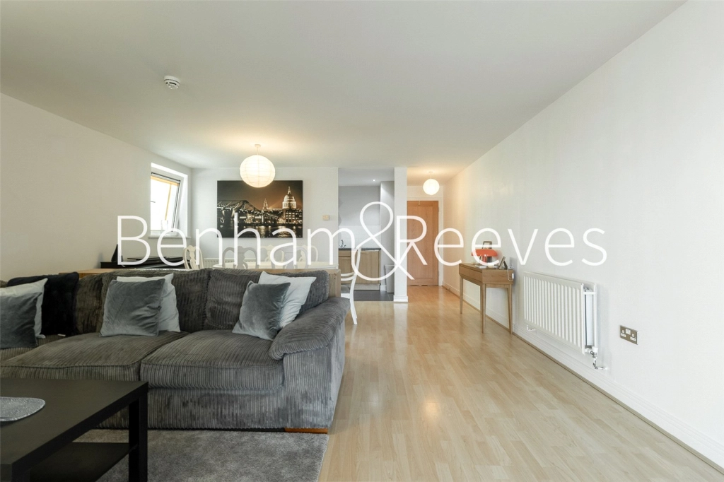 2 bedrooms apartments/flats for sale in Erebus Drive, London - SE28 view 3