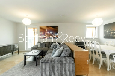 Erebus Drive, London - SE28 view 4