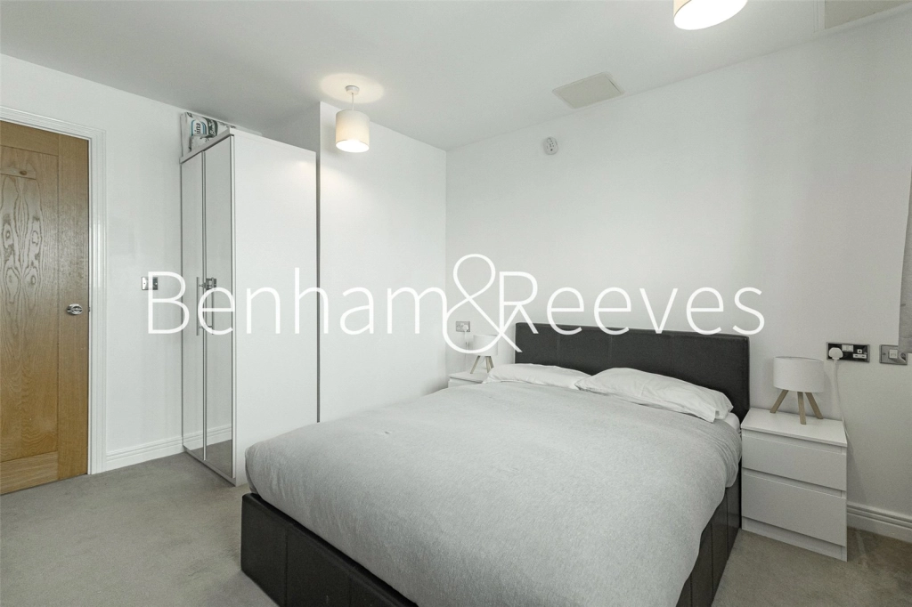 2 bedrooms apartments/flats for sale in Erebus Drive, London - SE28 view 6