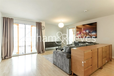 Erebus Drive, London - SE28 view 8