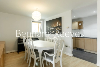 Erebus Drive, London - SE28 view 10