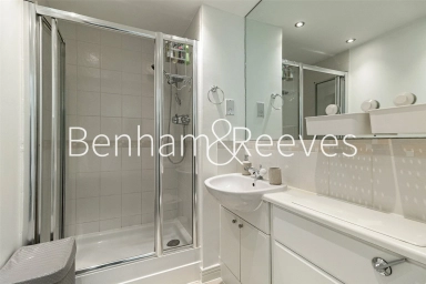 Erebus Drive, London - SE28 view 14
