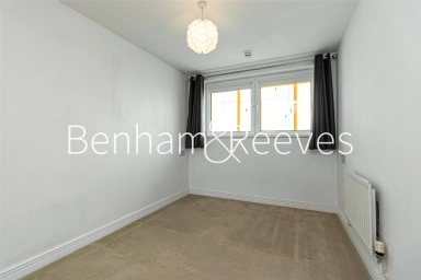 Erebus Drive, London - SE28 view 15