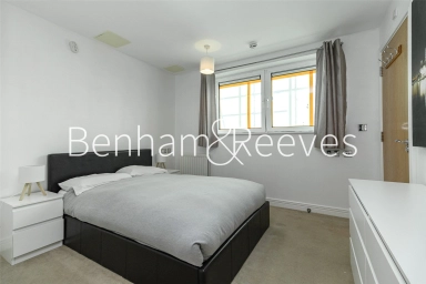 Erebus Drive, London - SE28 view 17