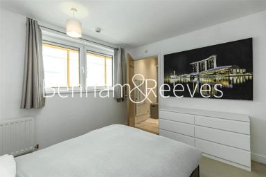 Erebus Drive, London - SE28 view 18