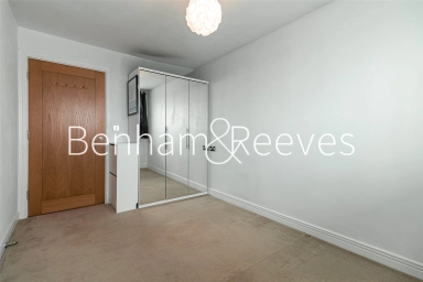 Erebus Drive, London - SE28 view 19