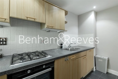 Erebus Drive, London - SE28 view 21