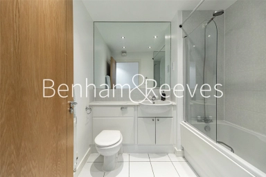 Erebus Drive, London - SE28 view 23