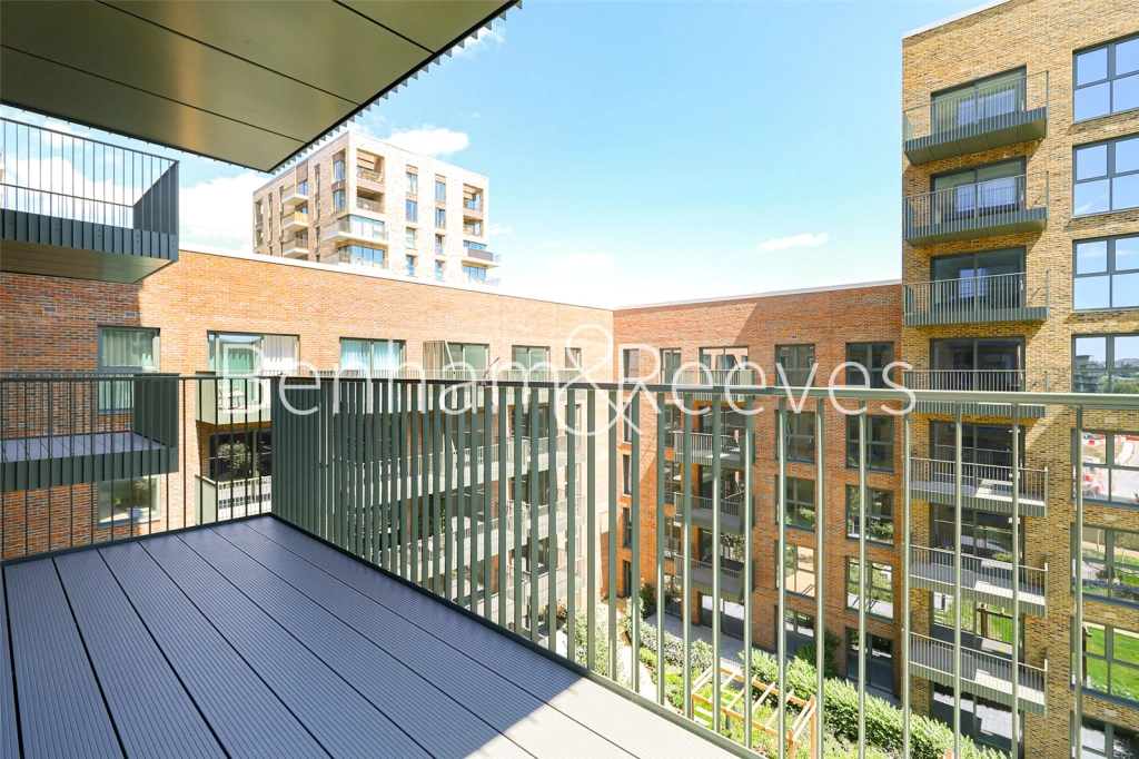 2 bedrooms apartments/flats for sale in Banks Road, London - SE3 view 8