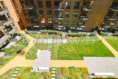 Banks Road, London - SE3 view 11