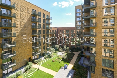 Banks Road, London - SE3 view 13