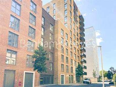 Banks Road, London - SE3 view 15