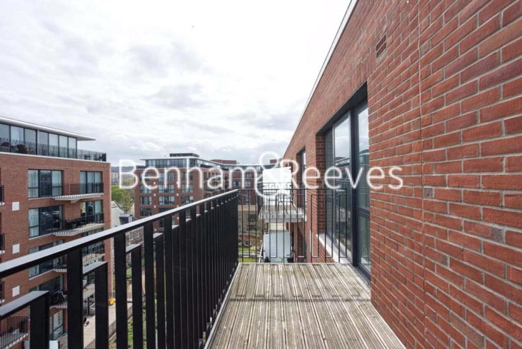 2 bedrooms apartments/flats for sale in New Warren Lane, London - SE18 view 11