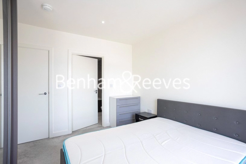 2 bedrooms apartments/flats for sale in New Warren Lane, London - SE18 view 15