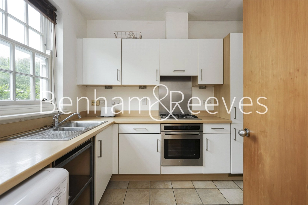 4 bedrooms houses for sale in Hastings Street, London - SE18 view 2