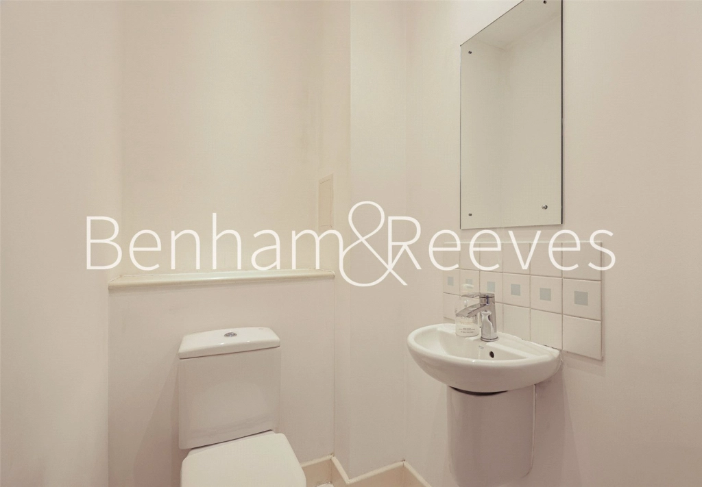 4 bedrooms houses for sale in Hastings Street, London - SE18 view 5