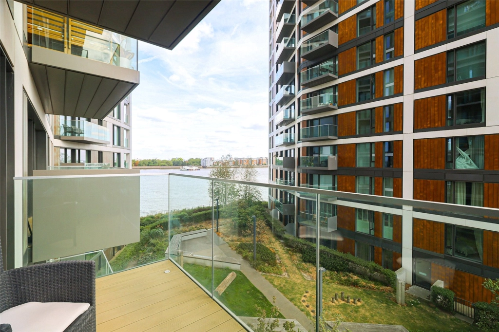 1 bedroom apartments/flats for sale in Duke of Wellington Avenue, Woolwich - SE18 view 7