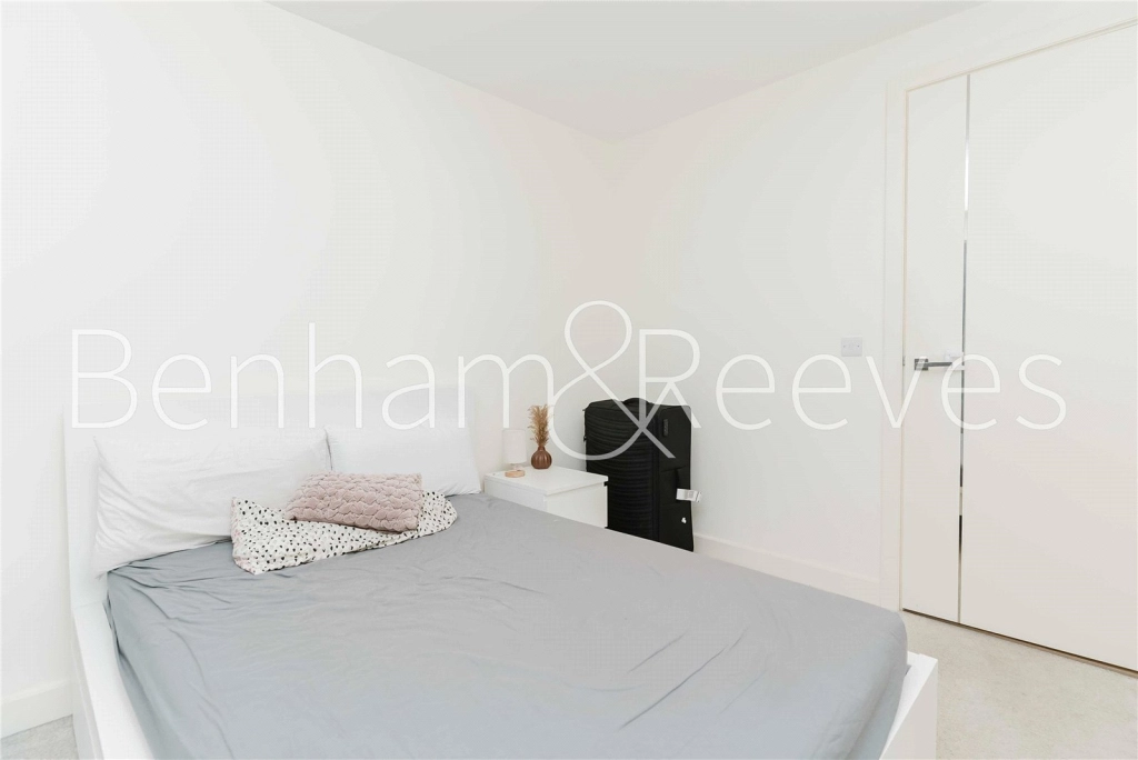 2 bedrooms apartments/flats for sale in Duke of Wellington Avenue, London - SE18 view 3