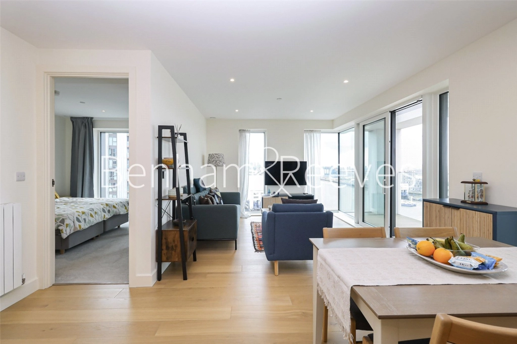 2 bedrooms apartments/flats for sale in Duke of Wellington Avenue, London - SE18 view 7