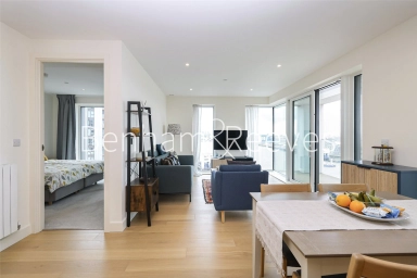 Duke of Wellington Avenue, London - SE18 view 7