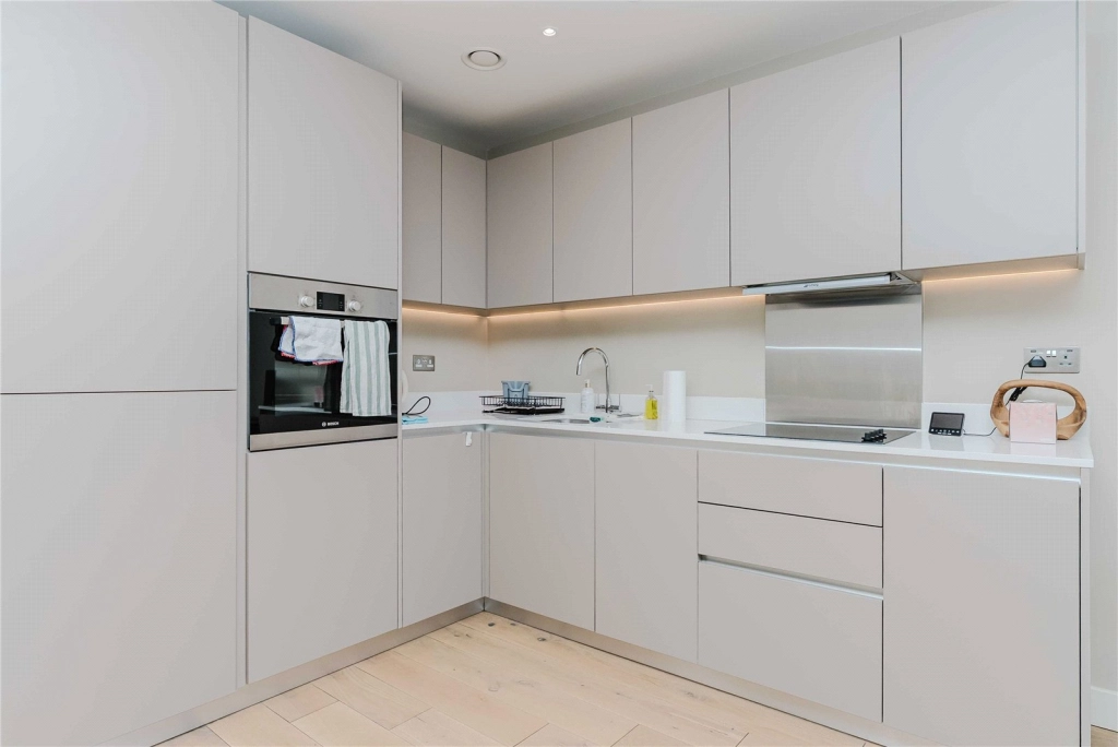 1 bedroom apartments/flats for sale in New Warren Lane, Woolwich - SE18 view 3