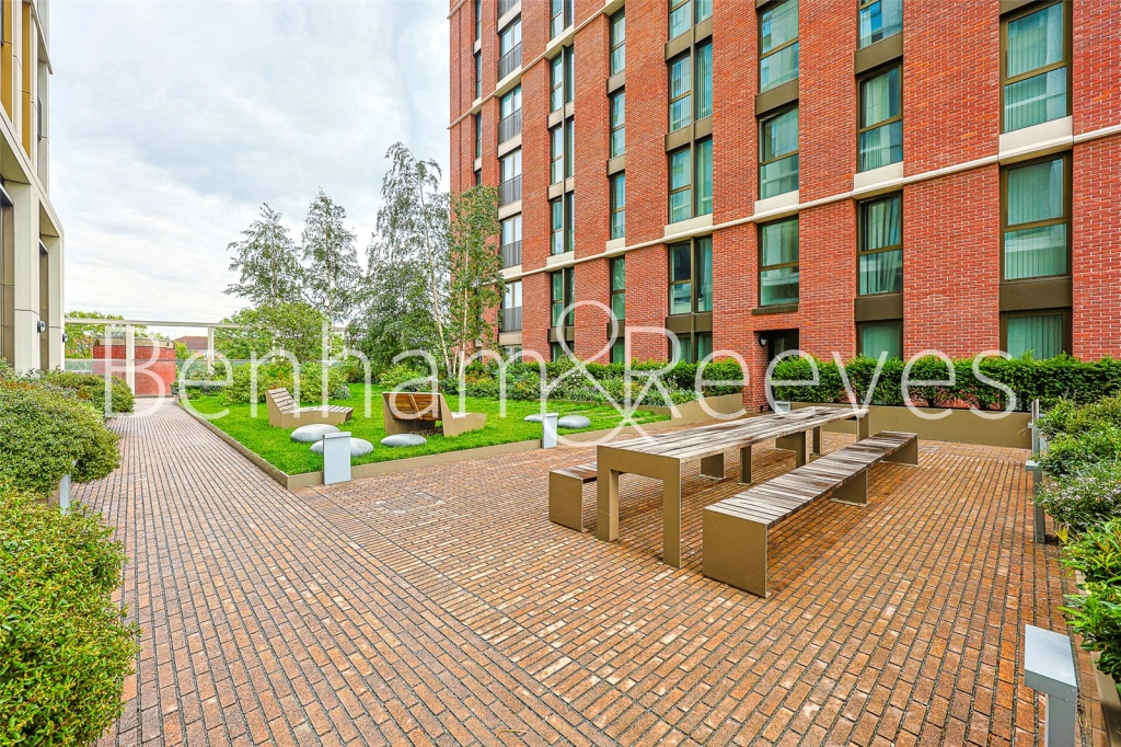 1 bedroom apartments/flats for sale in Affinity View, London - E16 view 2