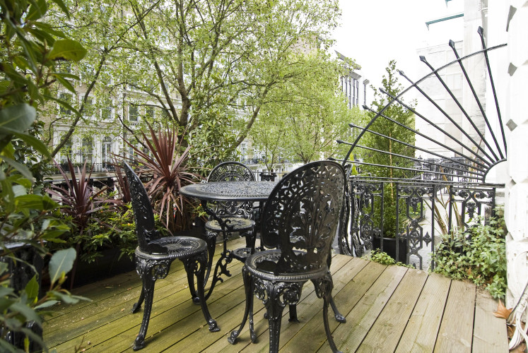 4 @ 7 Beaufort Gardens - balcony