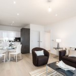 2 bed flat to rent in River Garden, £450