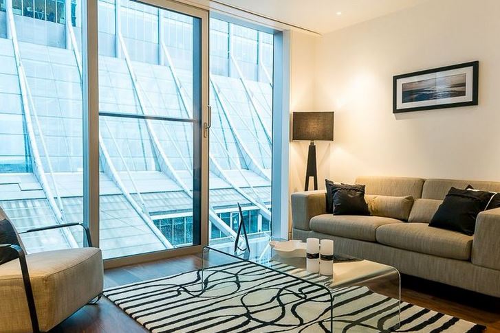 Studio flat to rent in The Heron, City, £500 pw 