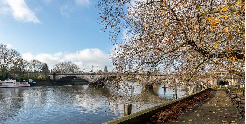 Kew Bridge and river thames-6