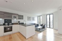 2 bed flat to rent in Portobello Square