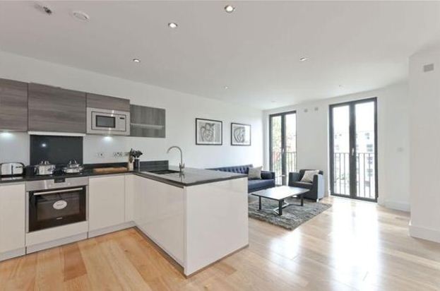 2 bed flat to rent in Portobello Square