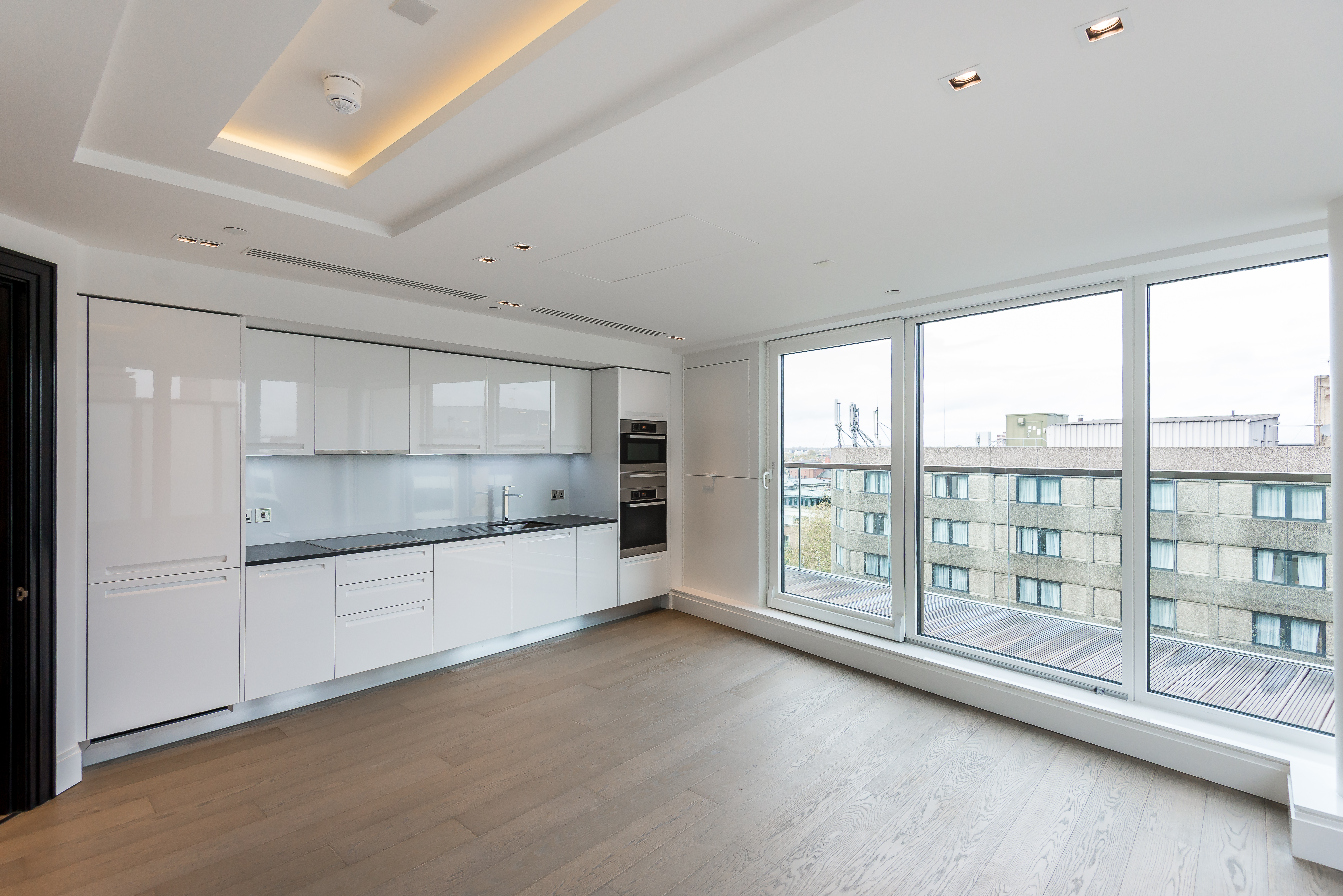 2 bed flat to rent in 375 Kensington High Street, £1,250 per week