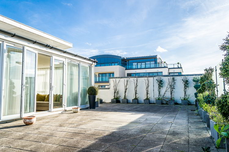 3 bed flat to rent in Beaufort Park, NW9 £700pw