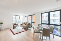 2 bed flat to rent in Cityscape, E1 £675pw