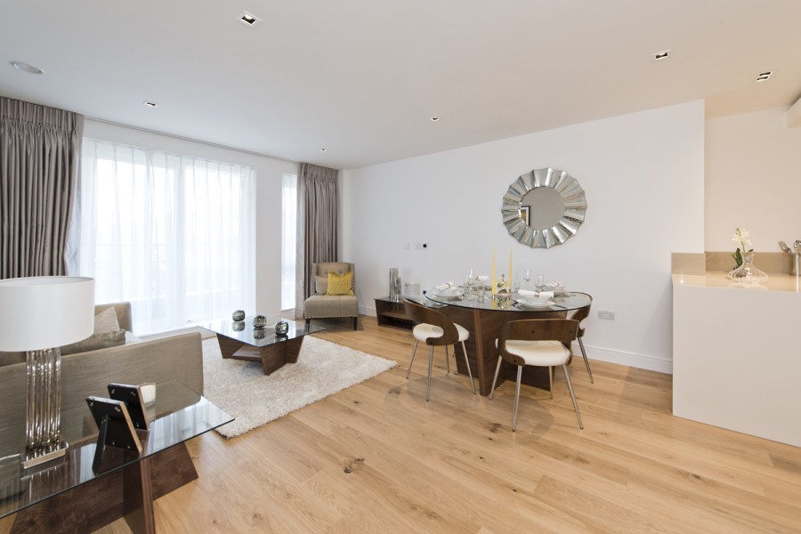 2 bed flat to rent in Kew, TW8