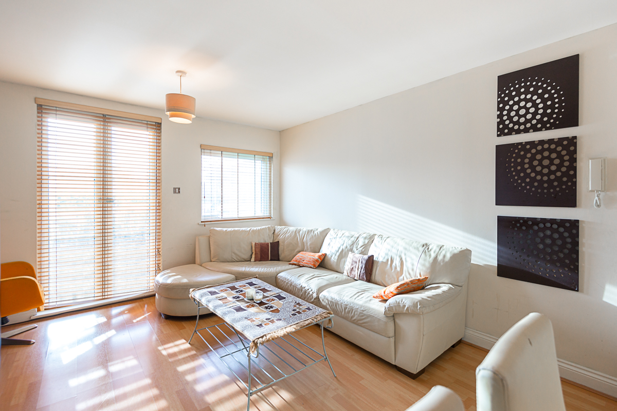 2 bed flat to rent in Baker Street, NW1 £695pw