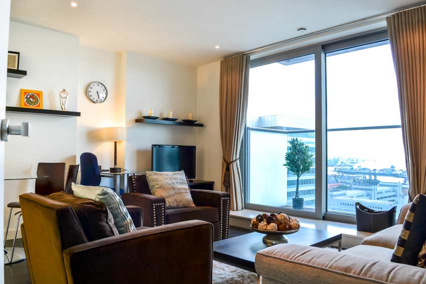 Pan Peninsula, Flat 2005 West, E14 9HG - Living room 5 - 17.09.2013