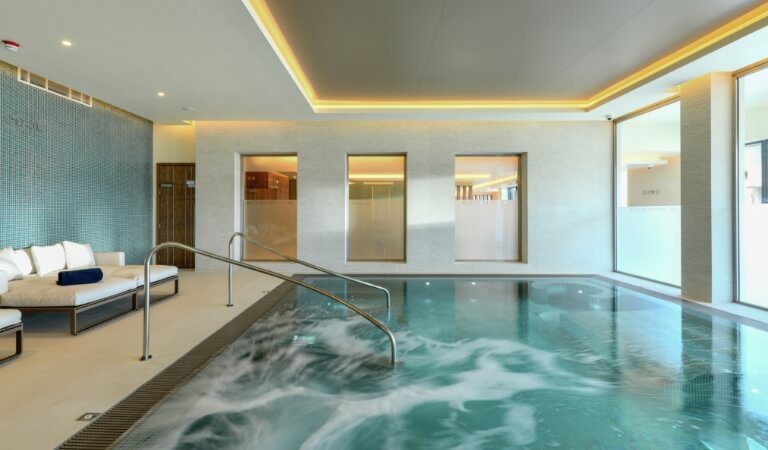 vb1241827_The Waterside Club Spa Pool (1)