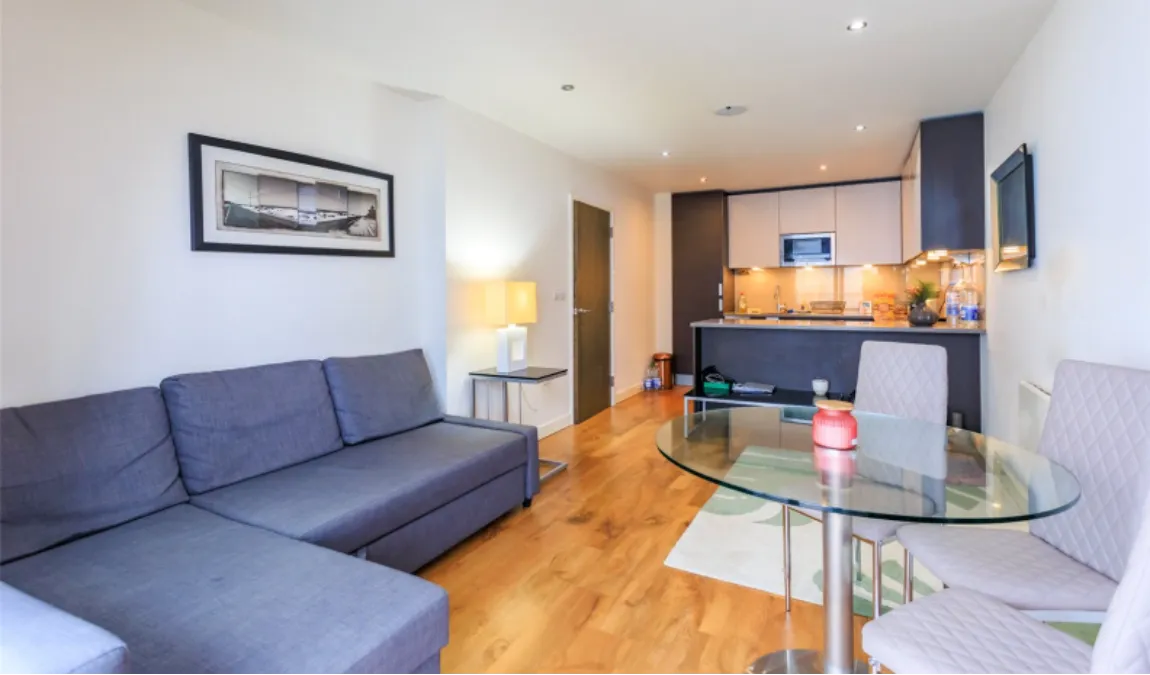 Contemporary one-bed at East Drive
